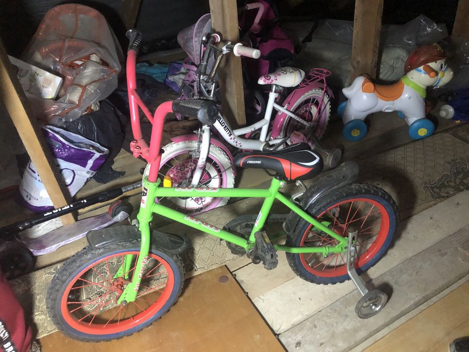 Дитячі велосипеди на 4-7 років, треба мабуть замінити камери в колесах