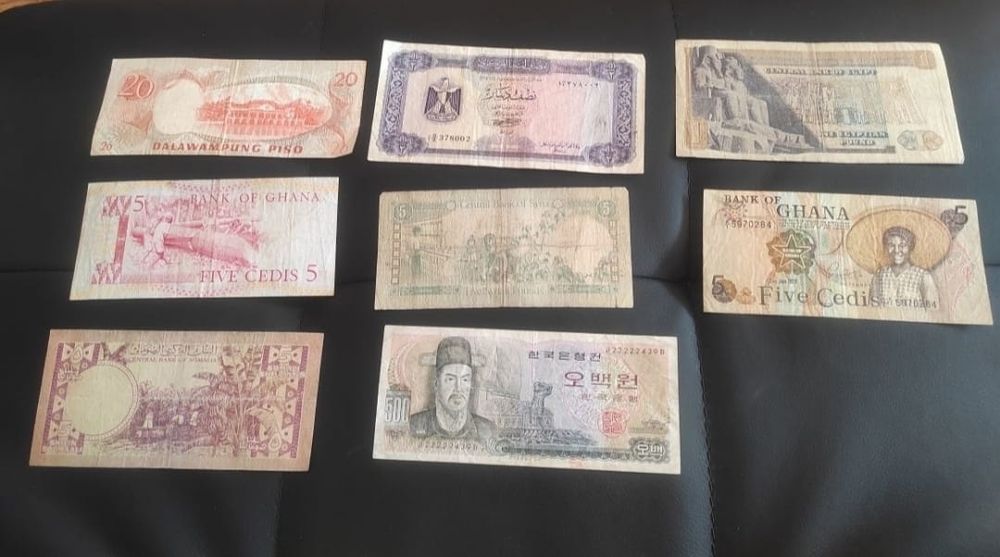 Vendo coleção de notas de vários países bem conservadas