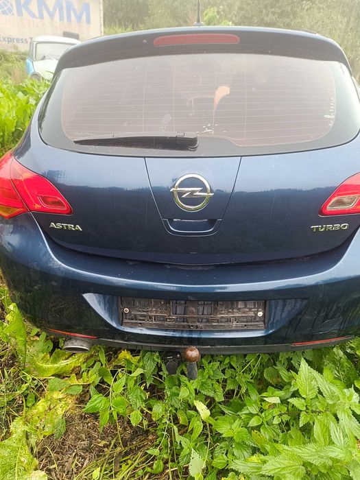 Opel Astra j hatchback klapa tył Z22A
