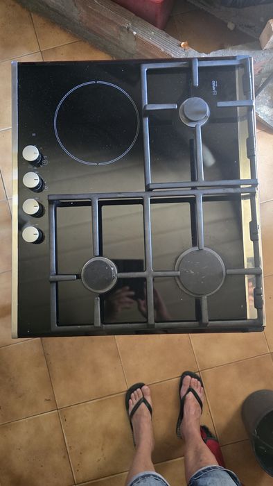 Placa em vidro 3 bicos a gás, e um vidro cerâmica