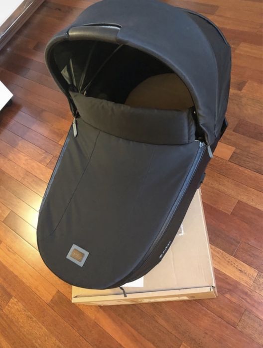 Piękna czarna Gondola luksusowy klasyk marki Cybex Priam 4.0 Lux