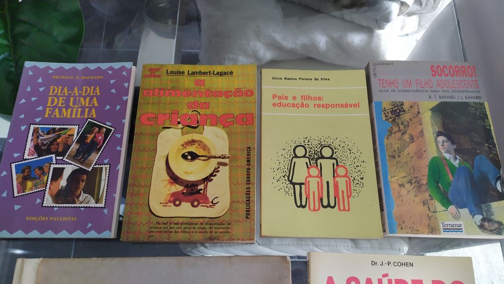 6 livros vendo á unidade vários preços