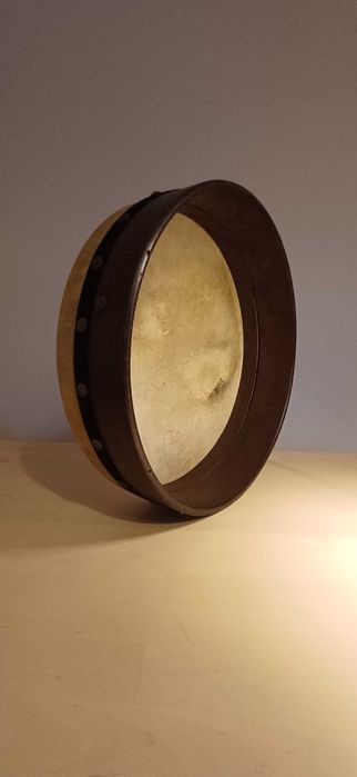 Vendo Bodhrán ( tambor tradicional irlandês)