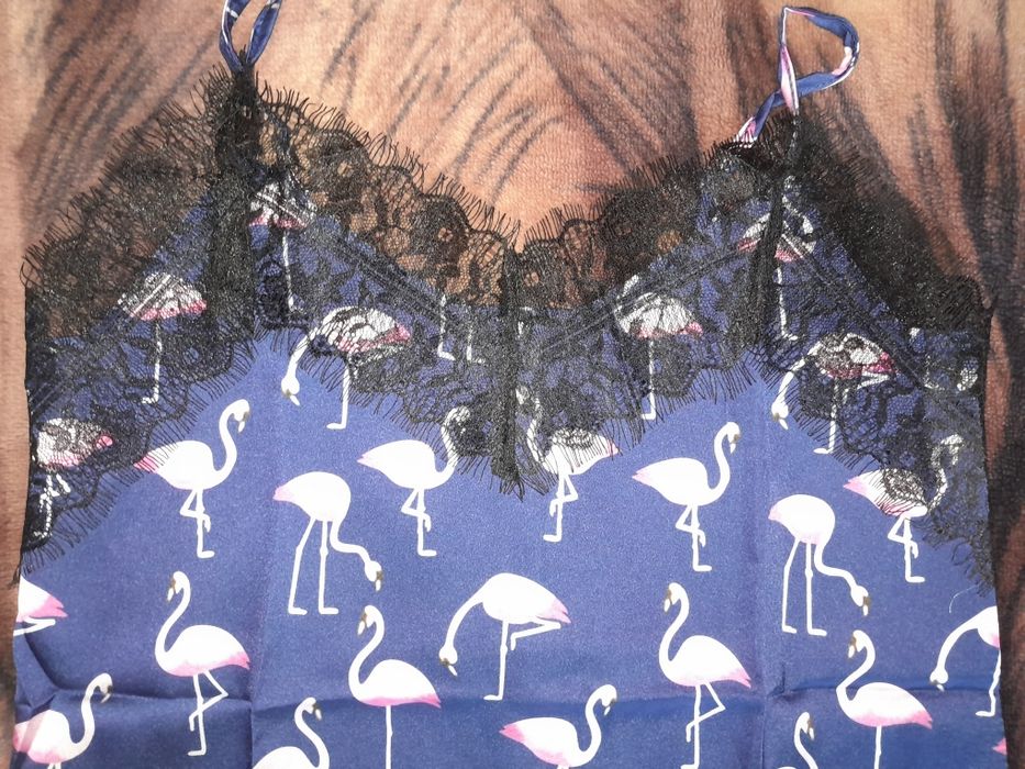 Майка з мереживом  нова!Колір насичений і виглядає дуже модно