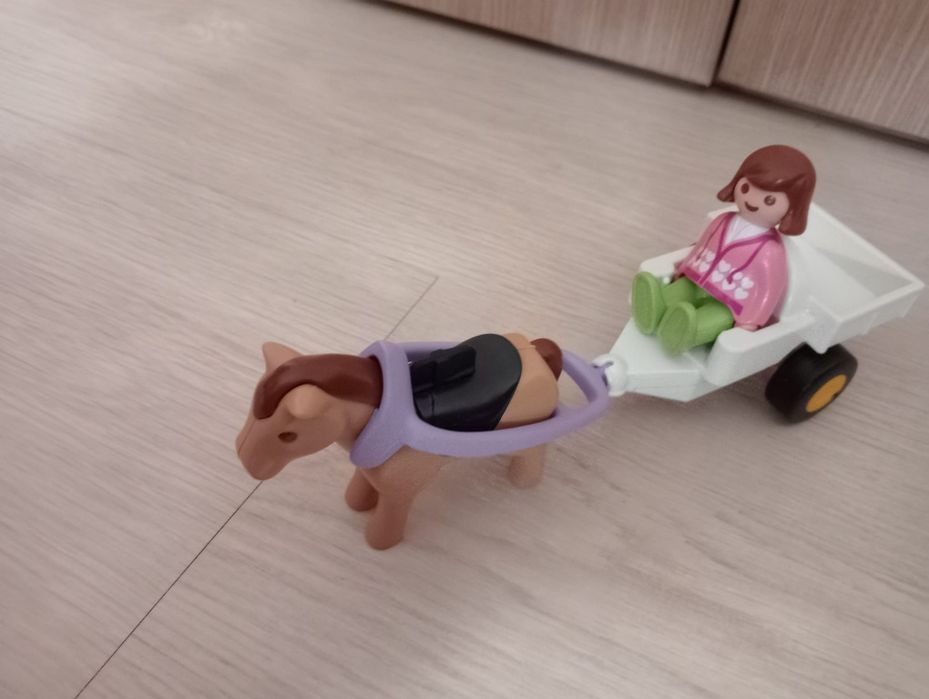 Carro e boneca para brincar