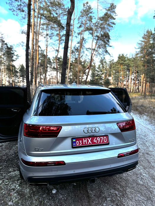 Продам Audi Q7 2017