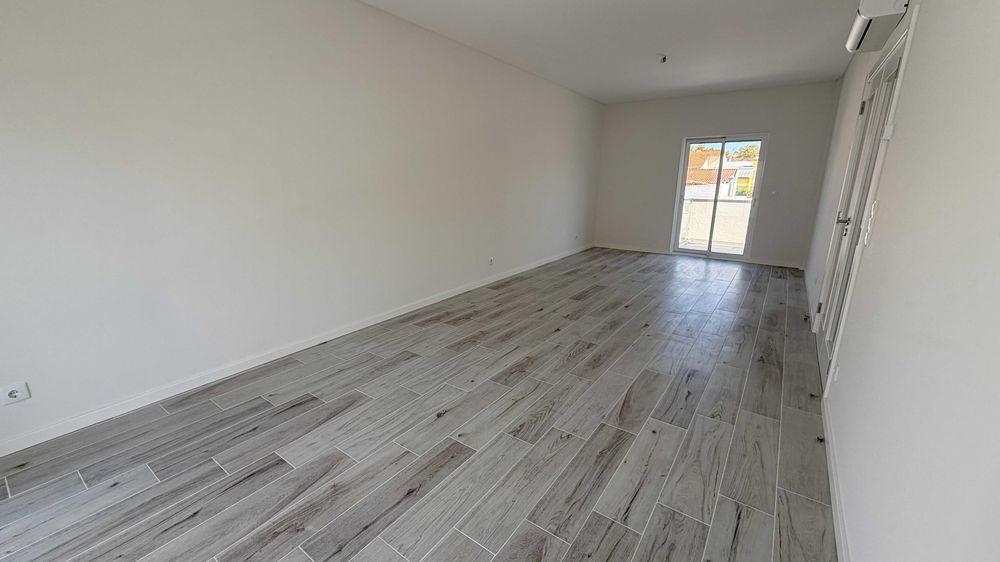 Arrenda-se T2 em Carcavelos (centro)