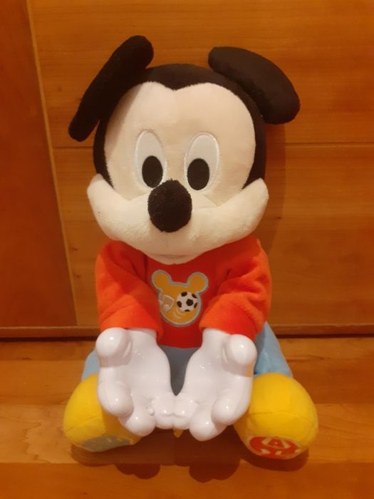 Mickey Throws a Ball