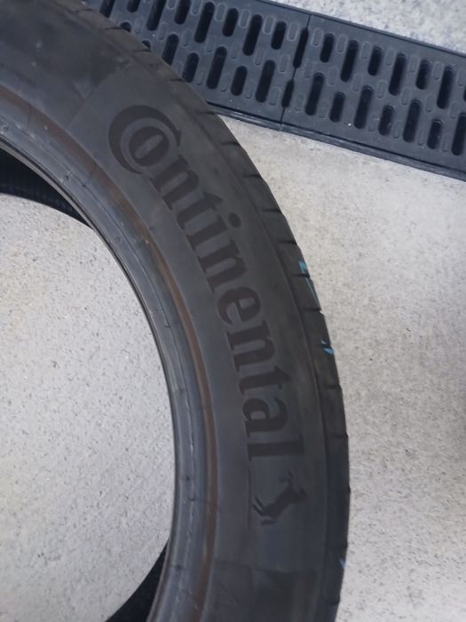 2 pneus 235 45 r17 Continental