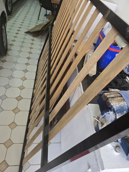 Vendo cama casal e duas solteiro