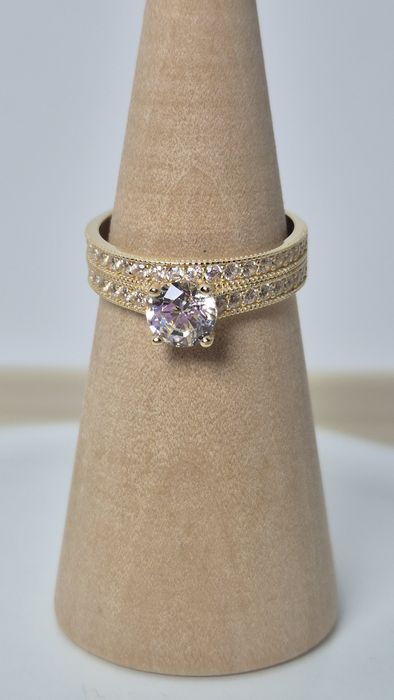 Nowy złoty pierścionek zaręczynowy z cyrkonią,cyrkoniami,obrączka p585