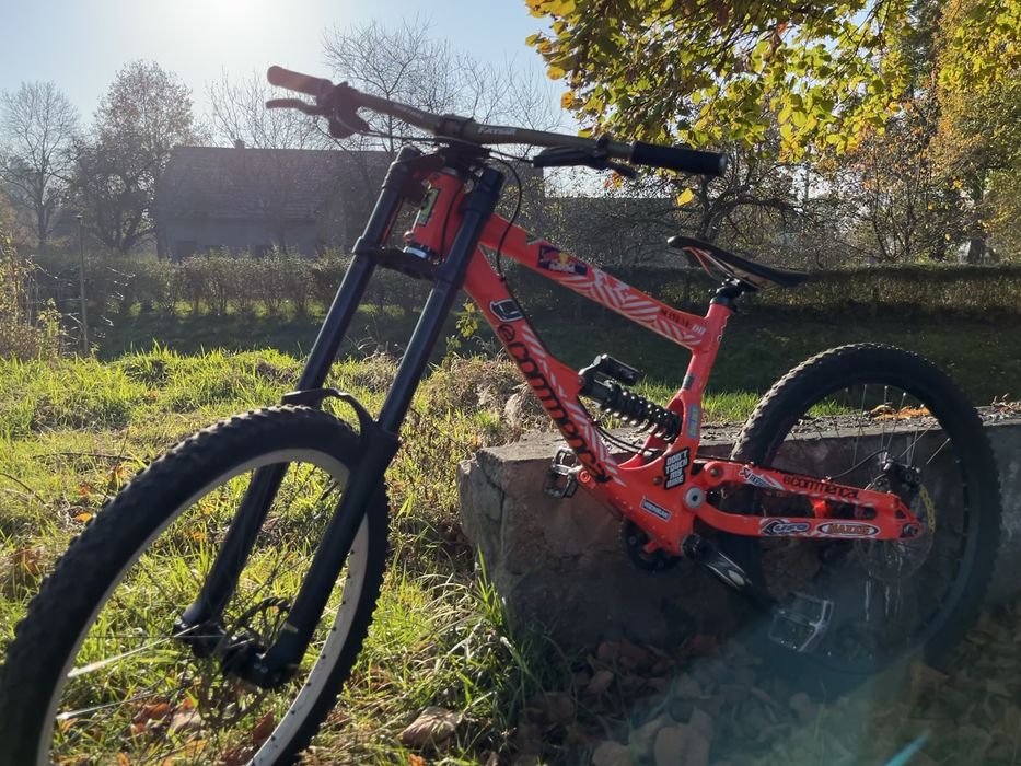 Rower DH - Supreme Commencal