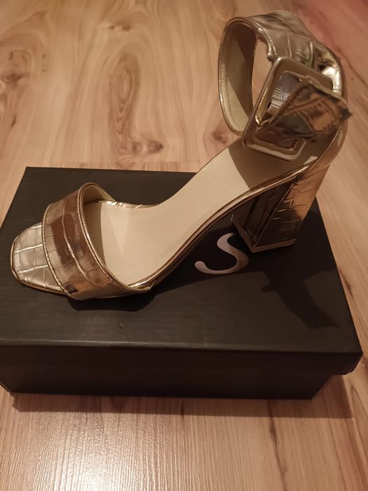 Sprzedam buty rozmiar 36.