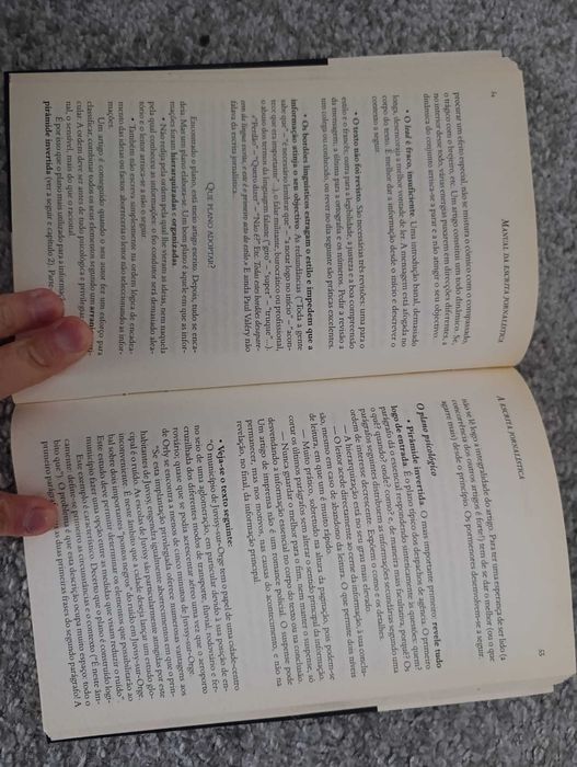 Journalistic Writing Manual: I Write – I Inform – I Convince [w/ shipping]64739997697154123