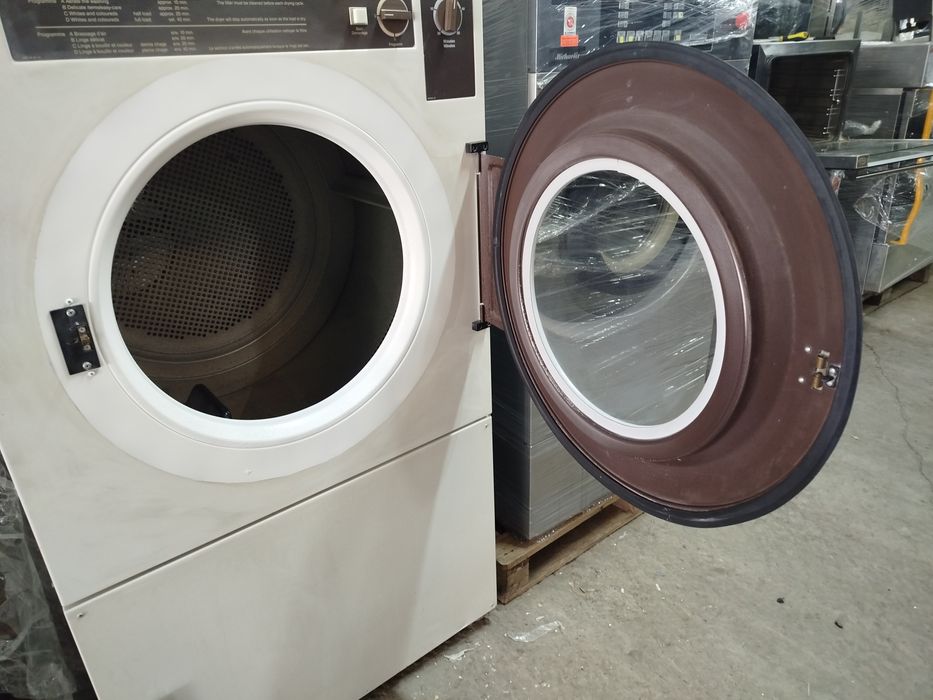 Професійна сушка для білизни Cordes-Miele.