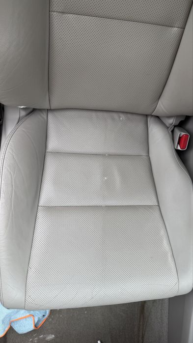 Czyszczenie tapicerki i materiałów skórzanych w samochodach