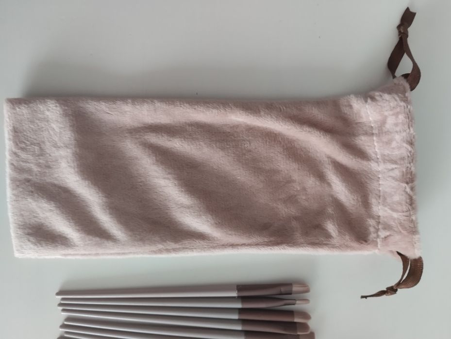 Nowy zestaw 13 pędzli do makijażu plus futerał