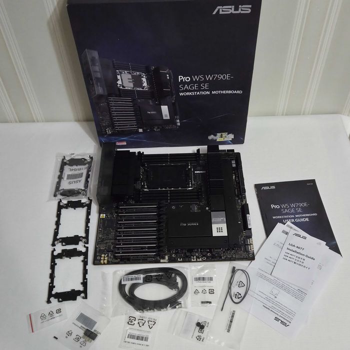 Материнська плата ASUS Pro WS W790E-SAGE SE