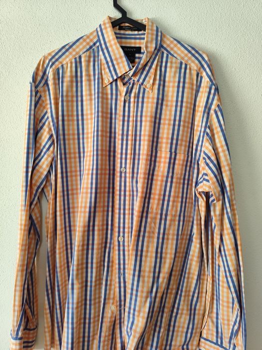 Várias camisas marca