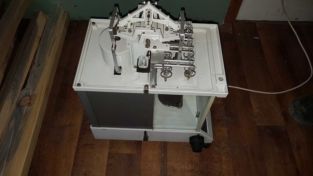 Waga laboratoryjna szalkowa analityczna WA-33 1976 typ PRL T A13