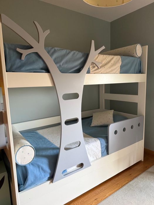 Beliche com 2 camas e Secretária