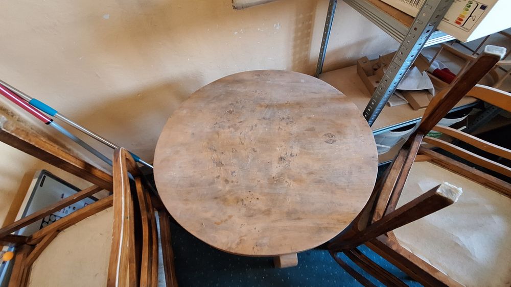 Stolik okrągły złota brzoza 70 cm + 2 krzesła