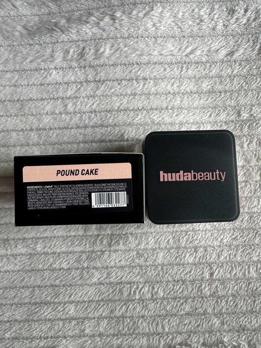 Puder Huda Beauty Pound Cake