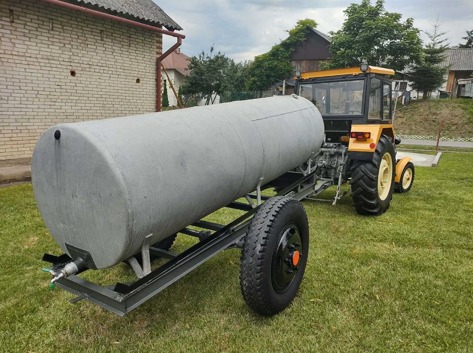 Sprzedam beczkę 2tyś litrów na kołach