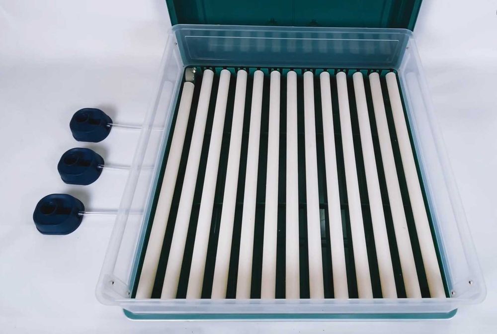 Инкубатор автоматический (220/12В) ПТАХА на 130 куриных яиц  Інкубатор