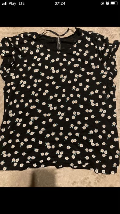 T-shirt w stokrotki
