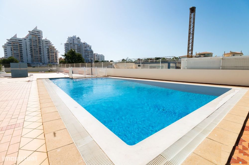 Armação de Pêra T1 Semi-Novo com Piscina, Garagem, 450 mt da Praia