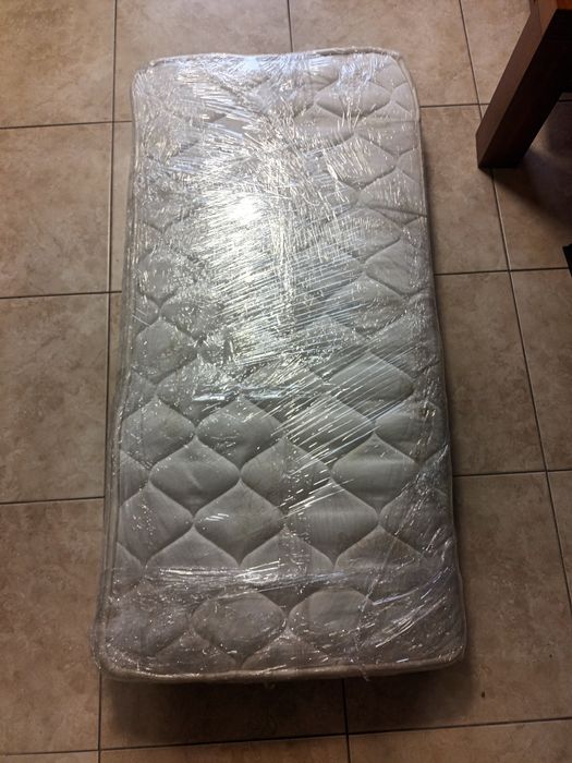 Cama de bebé igual a nova