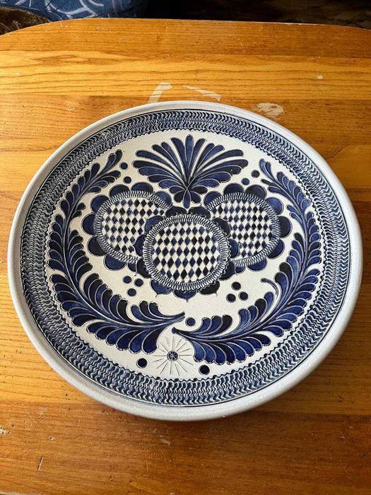 Большая  настенная  тарелка