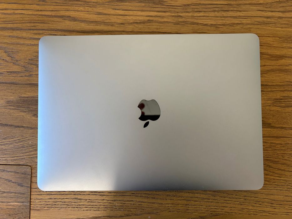 MacBook Pro Intel Core i7 16 GB 512 GB szary 13-calowy, 2019 r cztery porty Thunderbolt 3 TouchBar