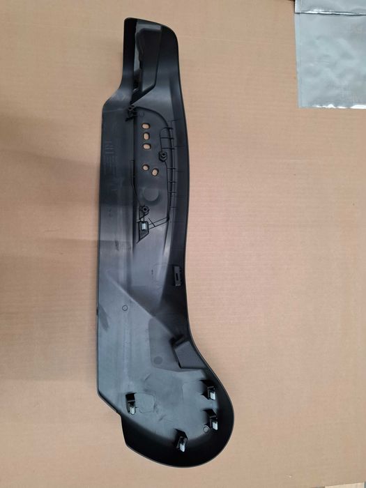 Tesla Model 3 obudowa fotela