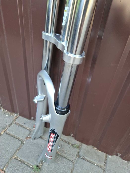 Новая, крутая двухкоронная алюминиевая вилка на велосипед. Колесо-26