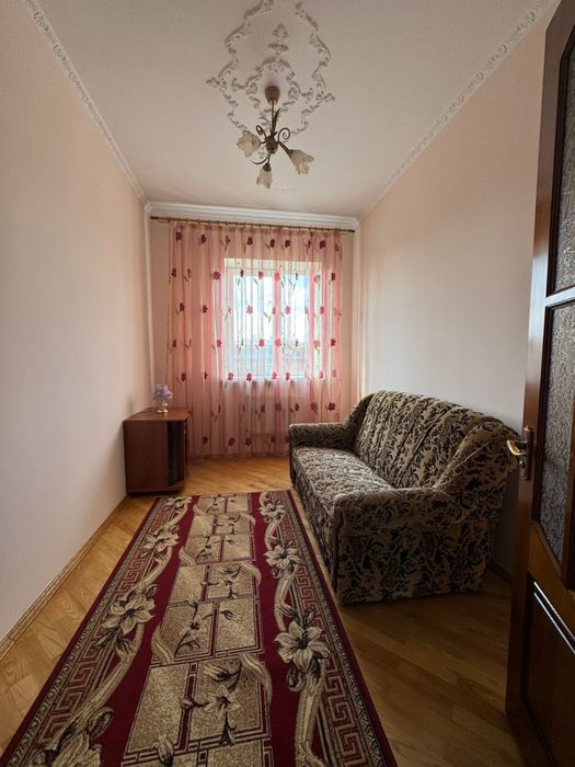 Оренда будинку з паркомісцем