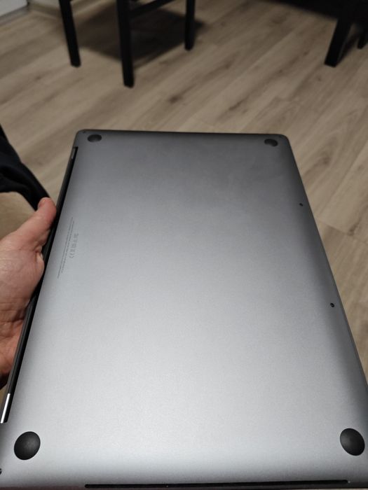 Apple macbook pro A1990