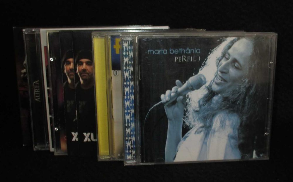 Conjunto de CD Música Portuguesa Brasileira MPB Xutos Delfins Bethânia