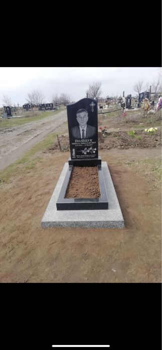 Памятники ,граніт ,крошка ,пластик ,бетоні ,надгробия