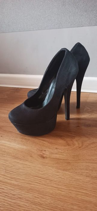 Szpilki zamszowe Vices Woman 37