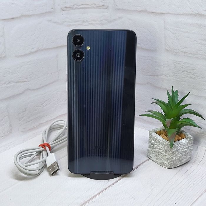 Продам телефон Samsung A05 4/128Gb в гарному стані
