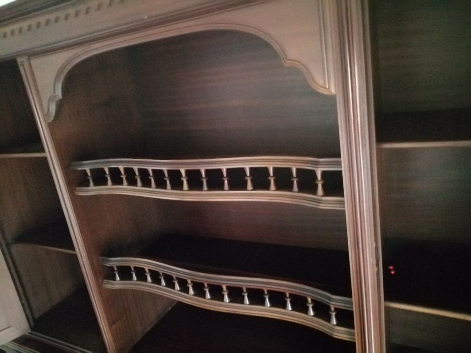 Móvel louceiro antigo