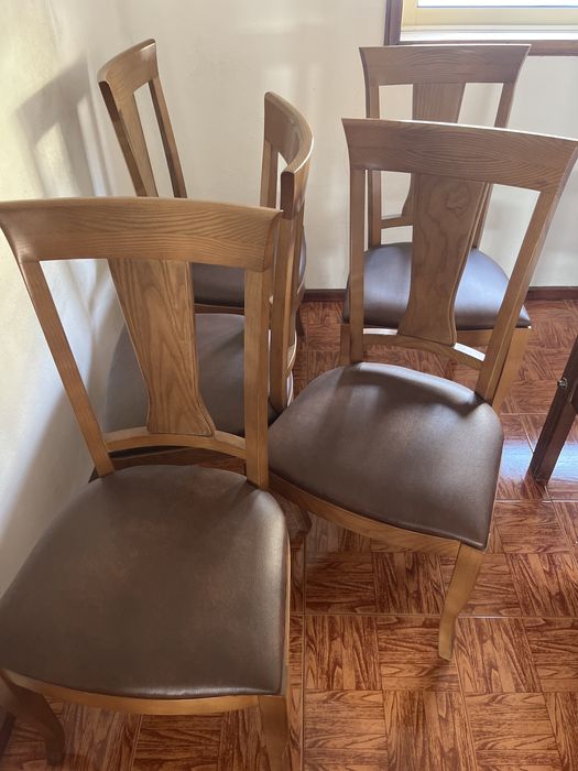 Mesa de jantar com cadeiras madeira