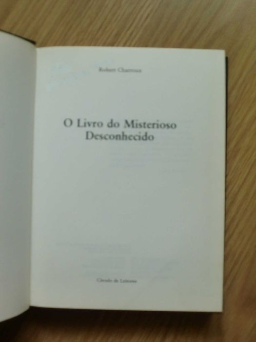 O Livro do Misterioso Desconhecido de Robert Charroux