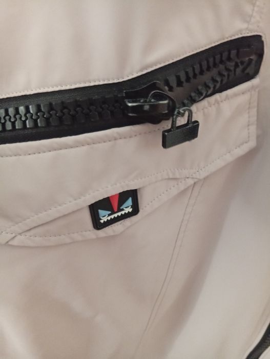 Вітровка жіноча .