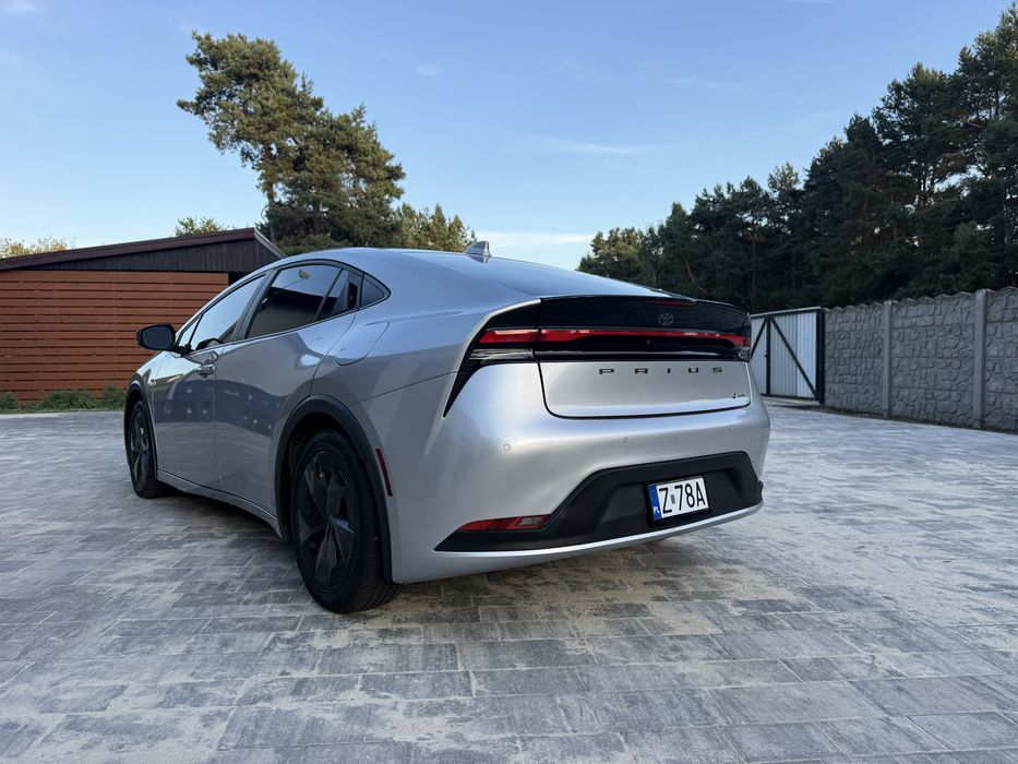 Prius 2025 rok stan idealny hybryda m-hev 18tys przebiegu ZAMIANA