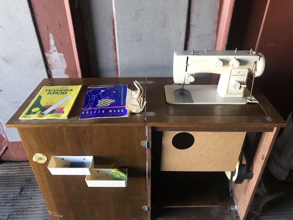 Продам швейну машинку Чайка 142-М