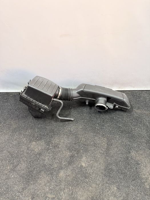 Корпус повітряного фільтру в зборі на Jeep Grand Cherokee WK2 5.7