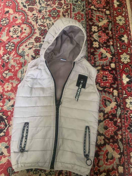 Продам жилетку в хорошому стані